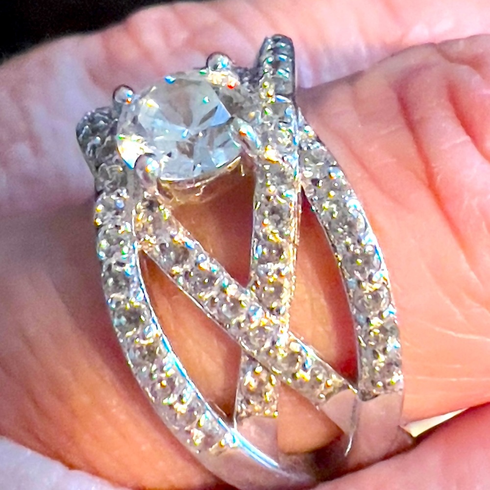 Ladies silver ring